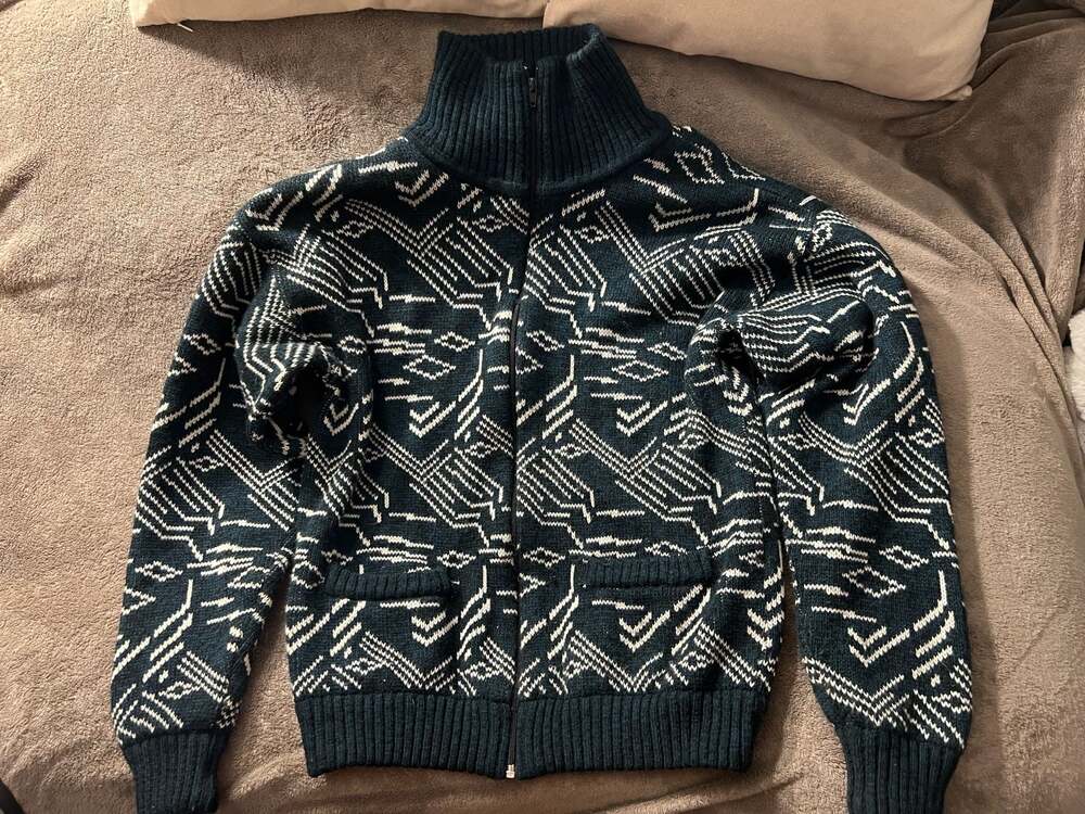 Vintage & Cozy Full-Zip Navy & White Geometric Knit Cardigan